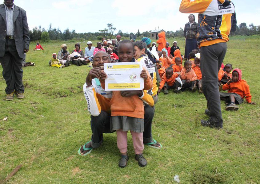 2014.03.19 227 Kiambogo Run2gether CHICKEN GOES FAMILIES