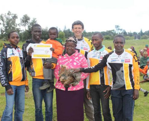 2014.03.19 281 Kiambogo Run2gether CHICKEN GOES FAMILIES