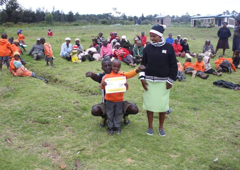 2014.03.19 307 Kiambogo Run2gether CHICKEN GOES FAMILIES