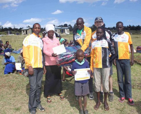 2015.02.25_210_Blankets for Kiambogo families 2015.02.25 210 Blankets For Kiambogo Families