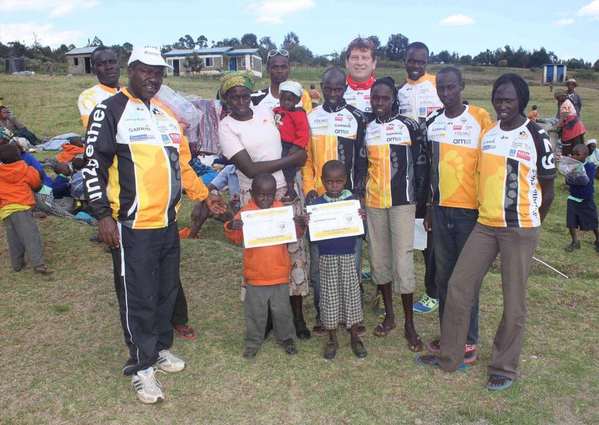 2015.02.25 285 Stanley Muroki MBURU Blankets For Kiambogo Families