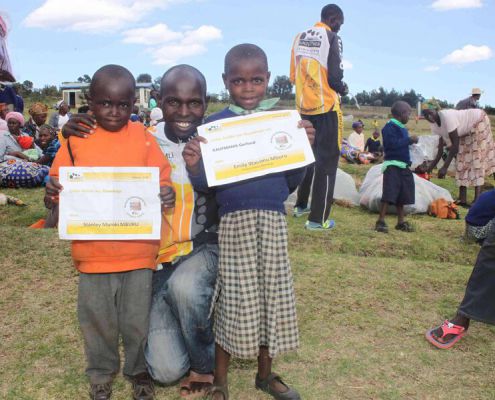 2015.02.25 286 Stanley Muroki MBURU Blankets For Kiambogo Families