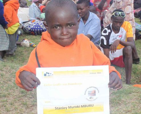 2015.02.25 289 Stanley Muroki MBURU Blankets For Kiambogo Families