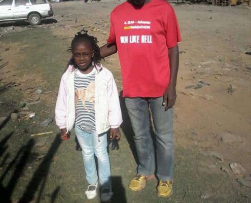 2017.04 Emilia Kaveza NDEGWA Mit Ihrem Papa