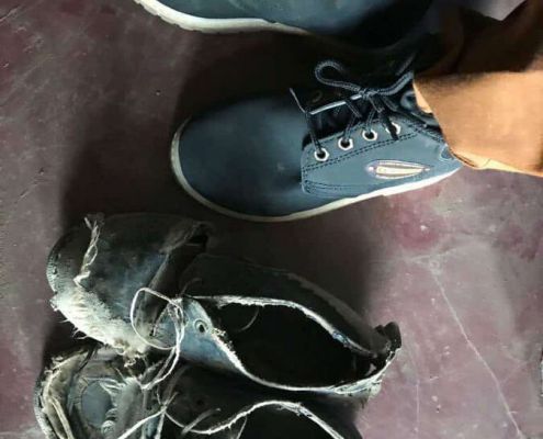2017.12.29 Neue Und Alte Schuhe Für Ezekiel Sadira NAITIRA