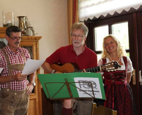 Martin Und Sigrid Mit Dem Chorleiter Des Puchberger Sänger Quintetts