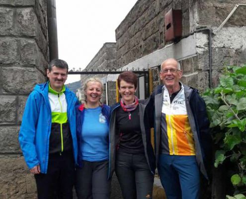 Die 4 Freunde Beim Eingang Zu Unserem Run2gether Camp In Kiambogo