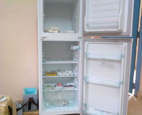 Neuer Kühlschrank Für Arztstation In Kiambogo