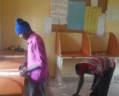Tischlerarbeiten In Der Primary School Kiambogo