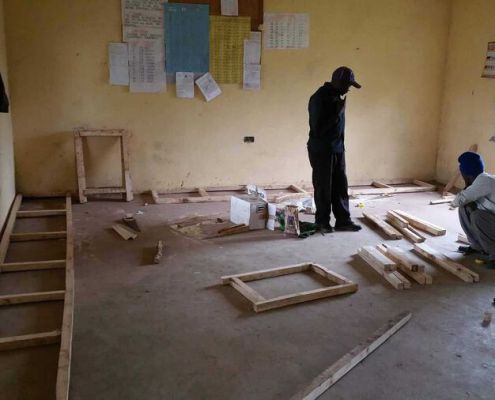 Tischlerarbeiten In Der Primary School Kiambogo