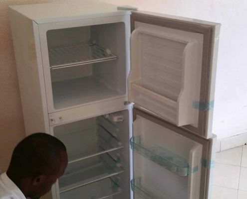 Neuer Kühlschrank Für Arztstation In Kiambogo