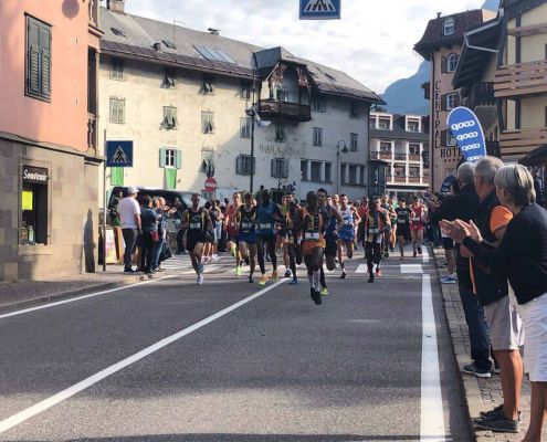 Los Gehts! Ronaldo Prescht Vor Dem Feld Los