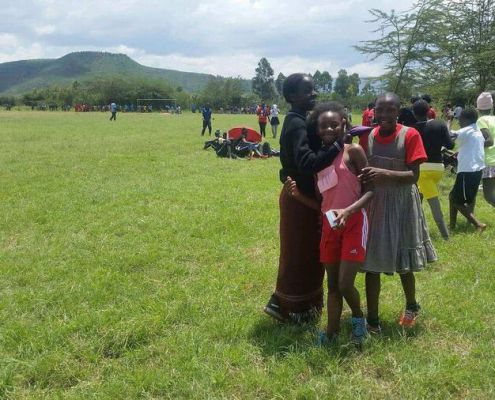 In Der Mitte Rose WANJIRU, Siegerin über 5.000m Cross Country