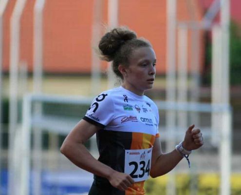 Rekord #3 bei den österreichischen U18/U23 Meisterschaften geht an Luna Windsperger (run2gether). Die 15 Jährige verbesserte ihren 3000m StLV U16 Rekord um mehr als 5s. Insgesamt holten die StLV Athleten-/innen bereits vor dem morgigen Abschlusstag 7x Gold, 9x Silber und 3x Bronze! Herzliche Gratulation! Alle weiteren Ergebnisse findet ihr auf unserer Homepage unter: https://www.stlv.at/home/news-archiv/1945-oesterreichische-u23-u18-meisterschaften-in-klagenfurt-am-04-06-09-2020 #stlv #austrianathletics Archivfotos: KSV alutechnik Leichtathletik Meeting 27.06.2020 Rekord #3 Bei Den österreichischen U18/U23 Meisterschaften Geht An Luna Windsperger (run2gether). Die 15 Jährige Verbesserte Ihren 3000m StLV U16 Rekord Um Mehr Als 5s. Insgesamt Holten Die StLV Athleten /innen Bereits Vor Dem Morgigen Abschlusstag 7x Gold, 9x Silber Und 3x Bronze! Herzliche Gratulation! Alle Weiteren Ergebnisse Findet Ihr Auf Unserer Homepage Unter: Https://www.stlv.at/home/news Archiv/1945 Oesterreichische U23 U18 Meisterschaften In Klagenfurt Am 04 06 09 2020 #stlv #austrianathletics Archivfotos: KSV Alutechnik Leichtathletik Meeting 27.06.2020
