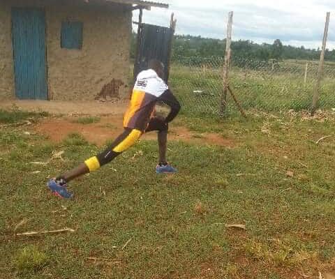 Charles NDIEMA zu Hause beim Training Charles NDIEMA Zu Hause Beim Training