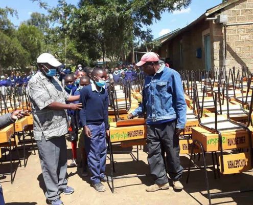 Neue Schulmöbel Für Die Prim. School Kiambogo Von Run2gether